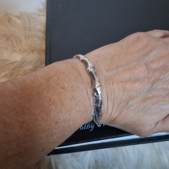 Vintage Etched Sterling Silver Bangle - Picture 7 of 12